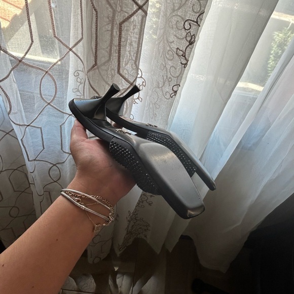 Prada heels - Picture 3 of 4